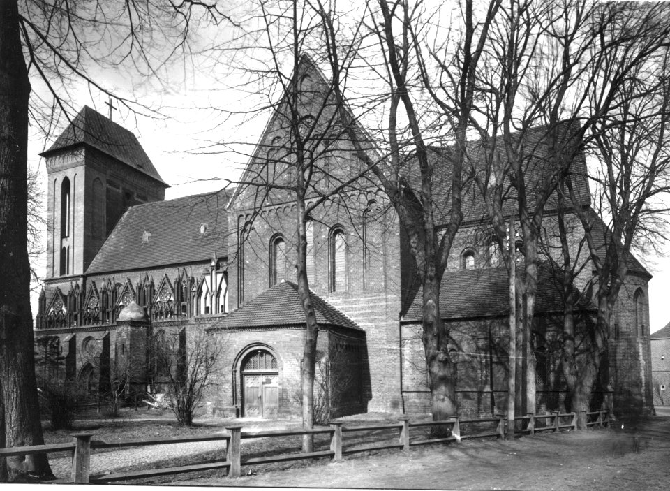 73 Kamień Pomorski - Katedra, widok od południa