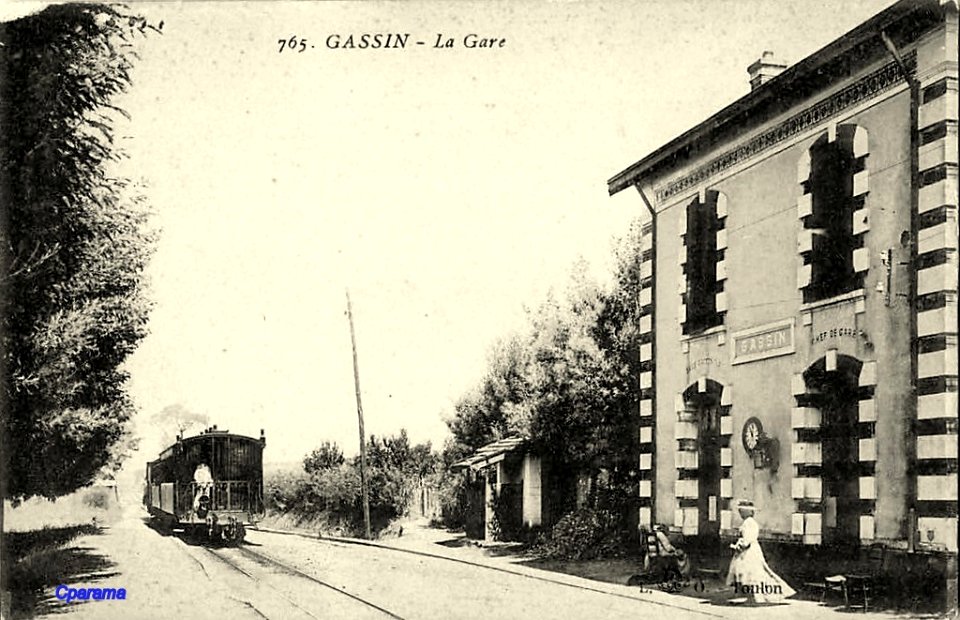 765. GASSIN - La Gare