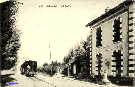 765. GASSIN - La Gare