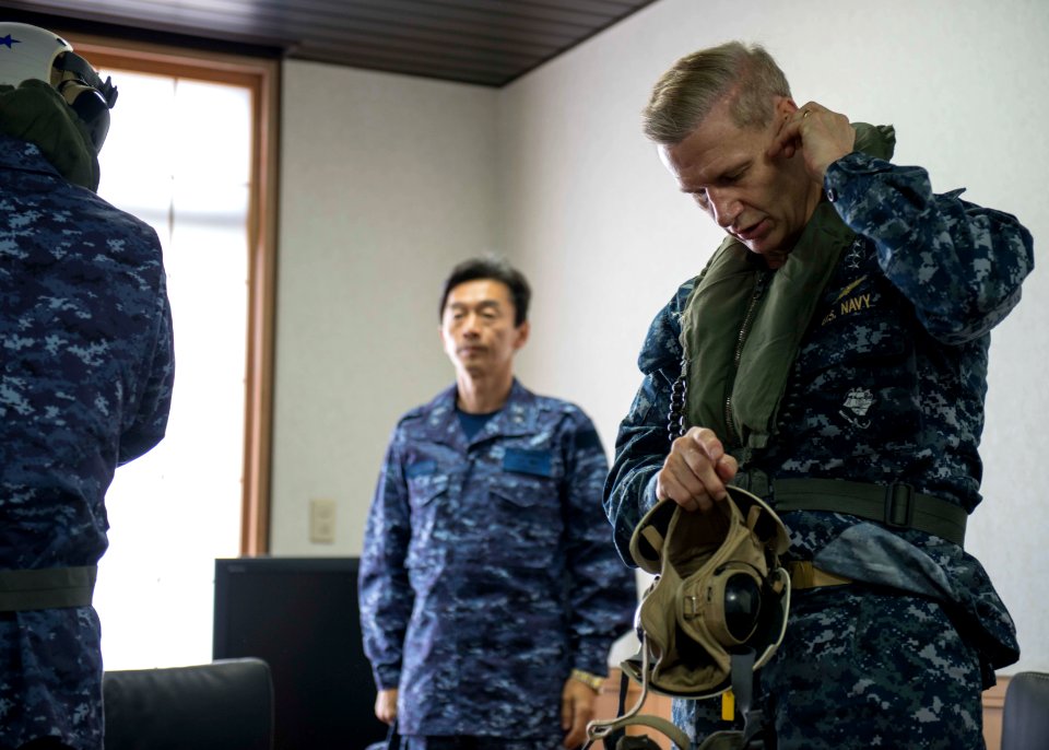 7th Fleet Vice Adm. Aucoin transits to USS Ronald Reagan 151124-N-EI558-017