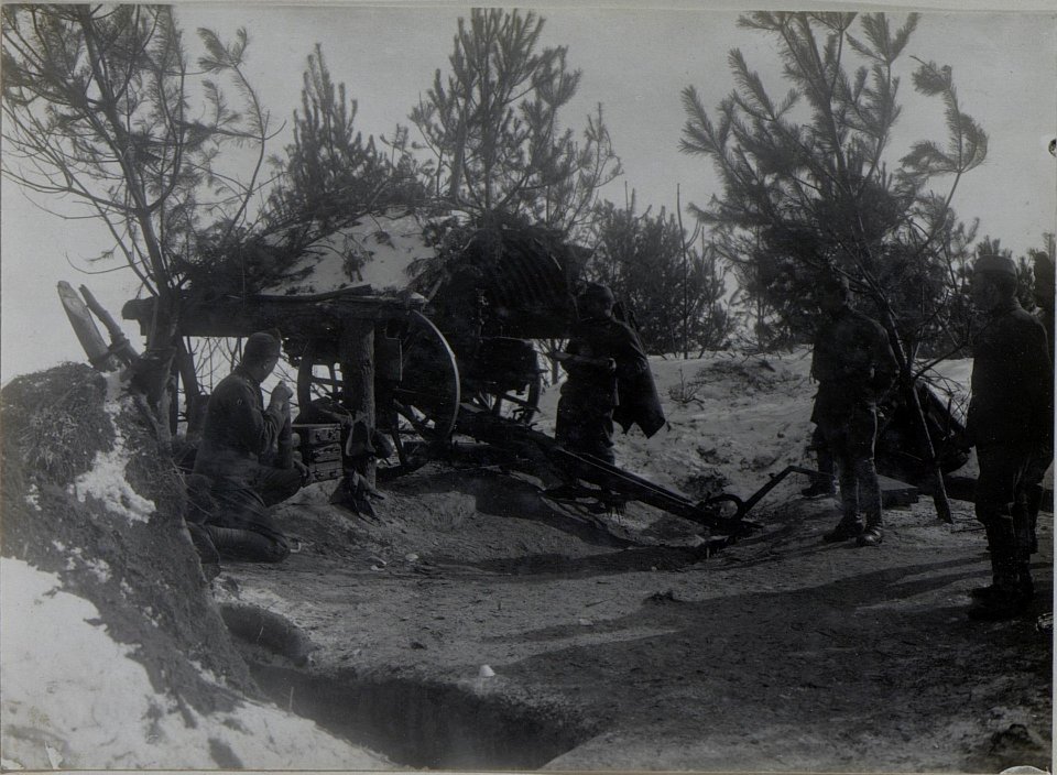 8 cm Feldkanone M.5 in Feuerstellung (BildID 15457116)