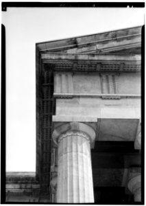 8 detail south front portico 029406pu