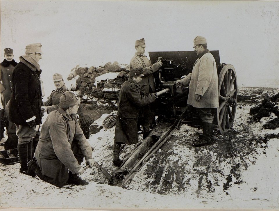 8 cm Feldkanonen Regiment 30-2 in Kotolistrika. (BildID 15448725)