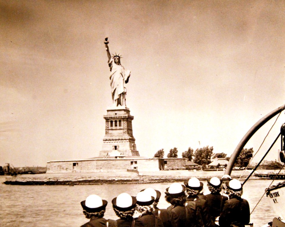 80-G-1010892 (23768869978)