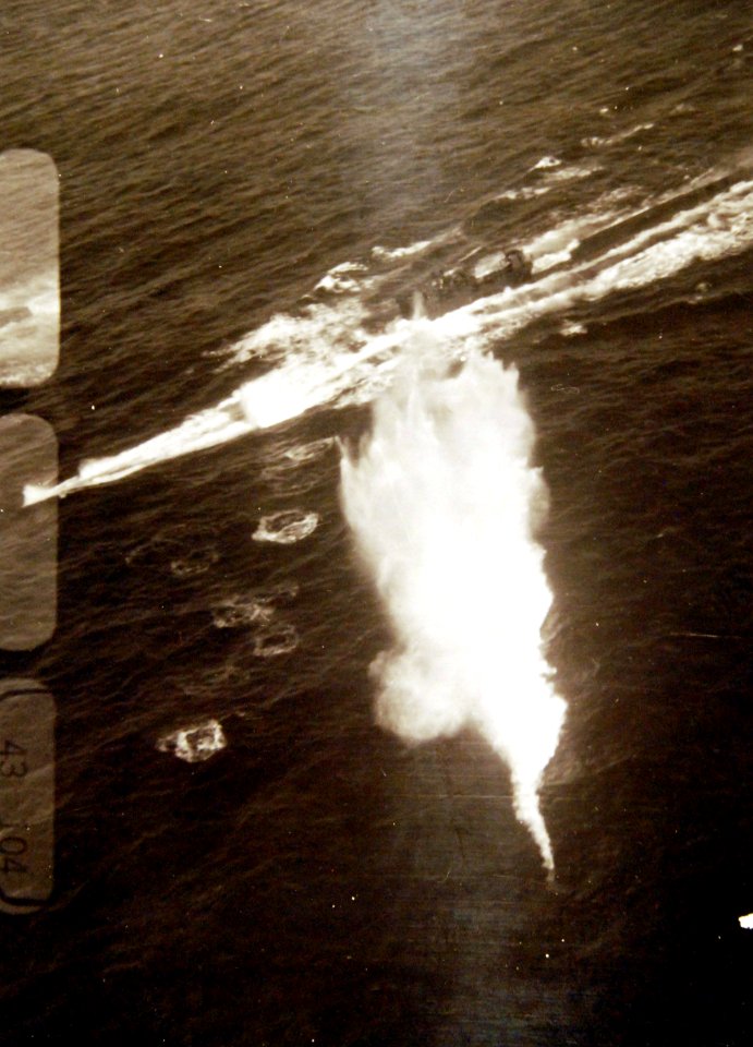 80-G-209585 (35862905135)