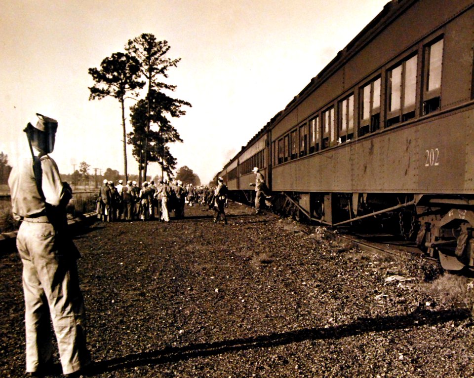 80-G-353599 (25423152395)