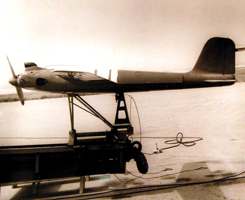 80-G-405949 (32770762425)