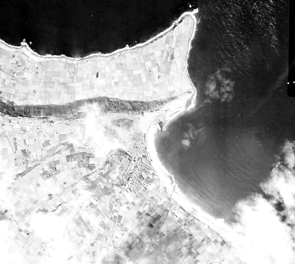 80-G-385988 (34559641855)