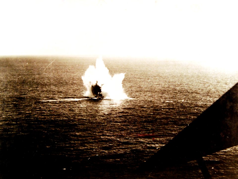 80-G-42064 (34333012573)