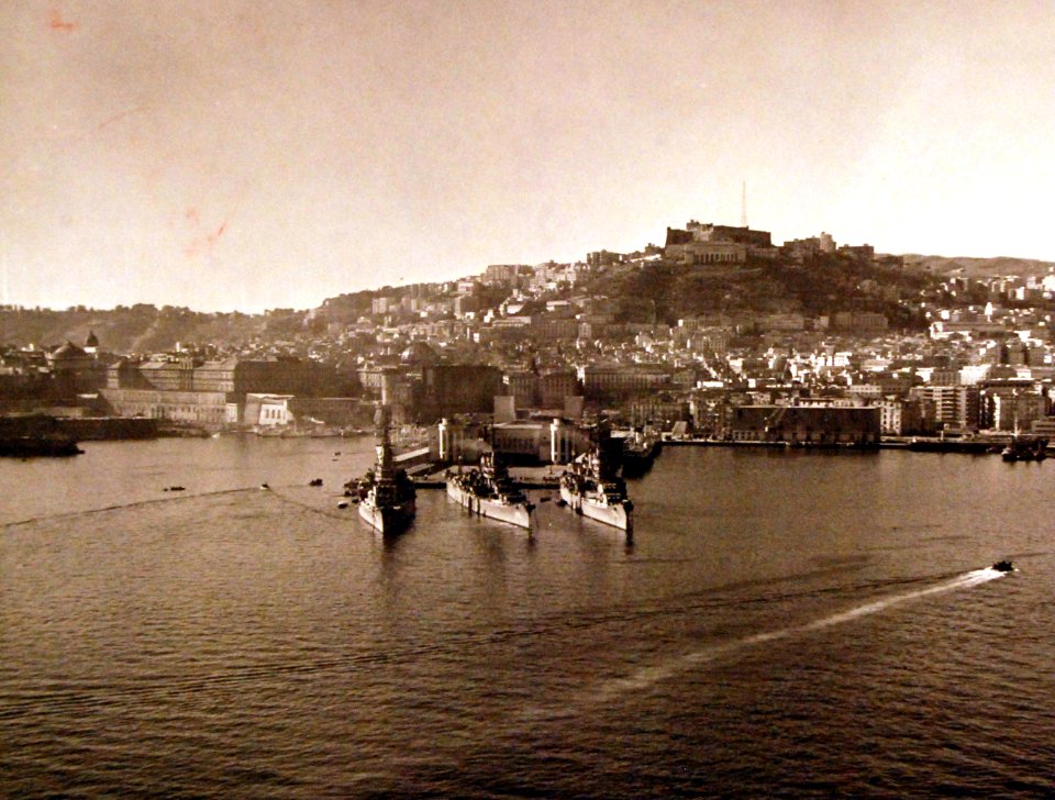 80-G-426898 (25969079146)