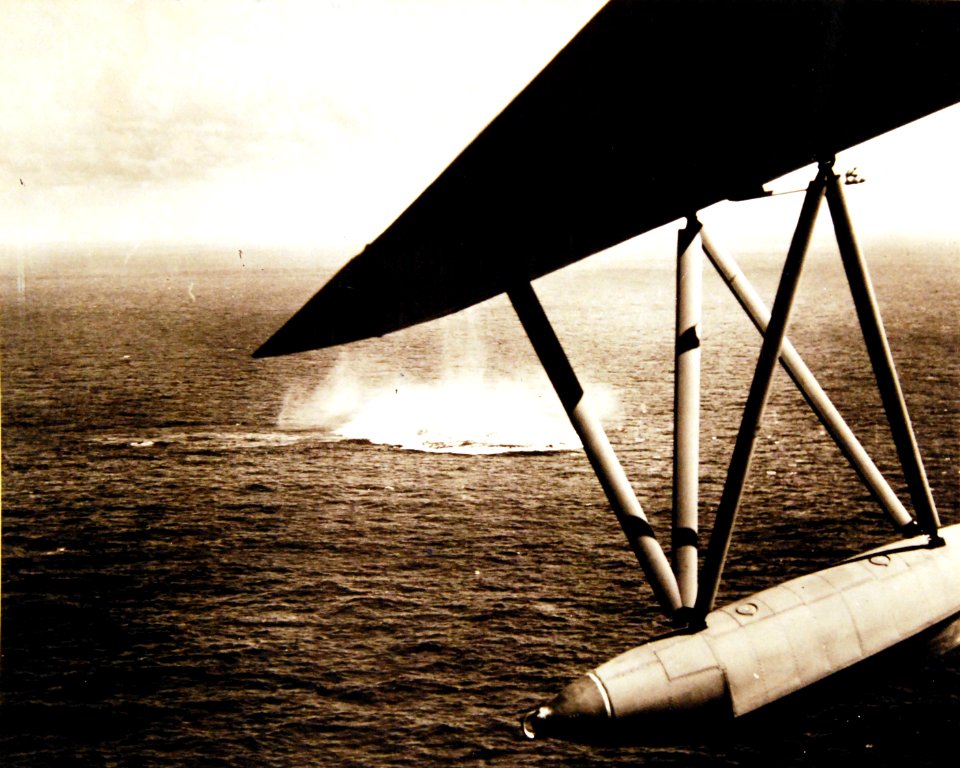 80-G-42065 (34978305922)