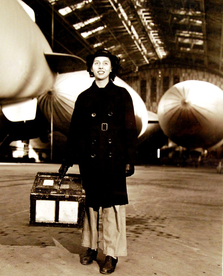 80-G-450397 (26194380331)