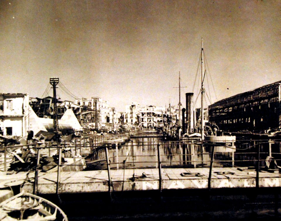 80-G-54361 (27355571164)