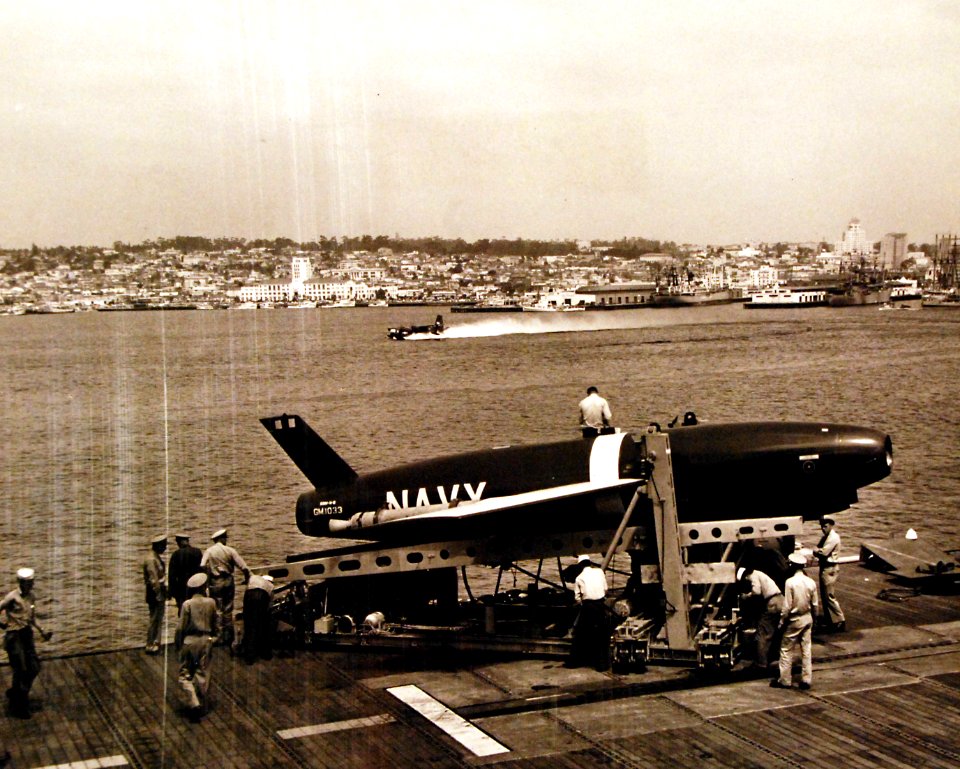 80-G-648778 (32512670971)