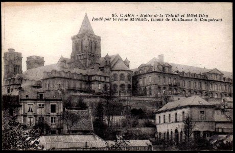 85. CAEN - Eglise de la Trinité et Hôtel-Dieu fondé par la reine Mathilde, femme de Guillaume le Conquérant