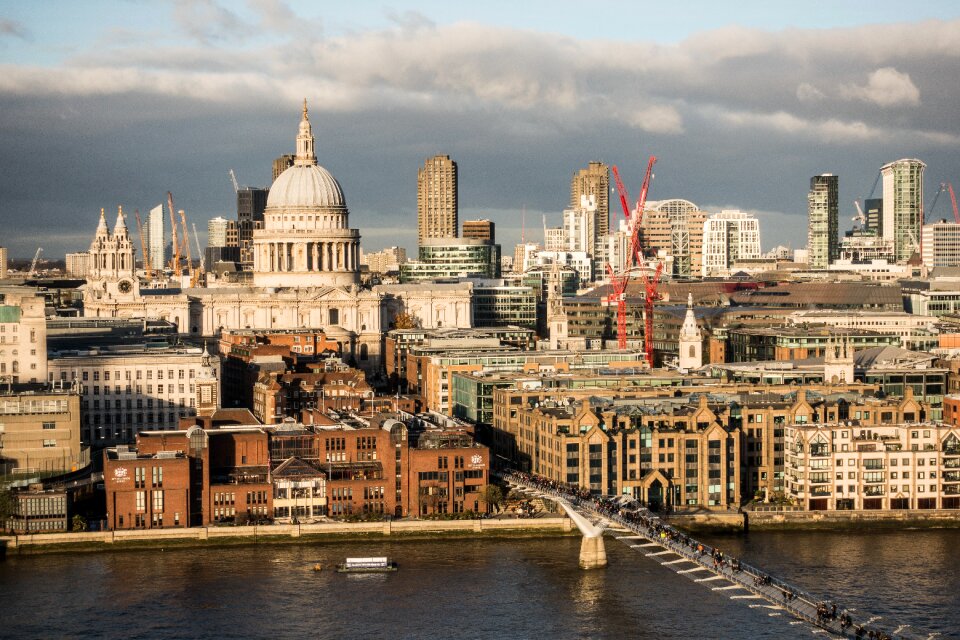 Travel skyline london