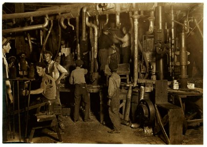 9 P.M. in an Indiana Glass Works, Aug., 1908. LOC nclc.05358