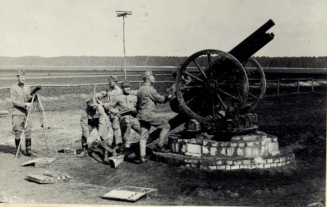 8cm M.05. Feld-Kanone (ohne Schild) als Flugabwehr-Geschütz (BildID 15722226)