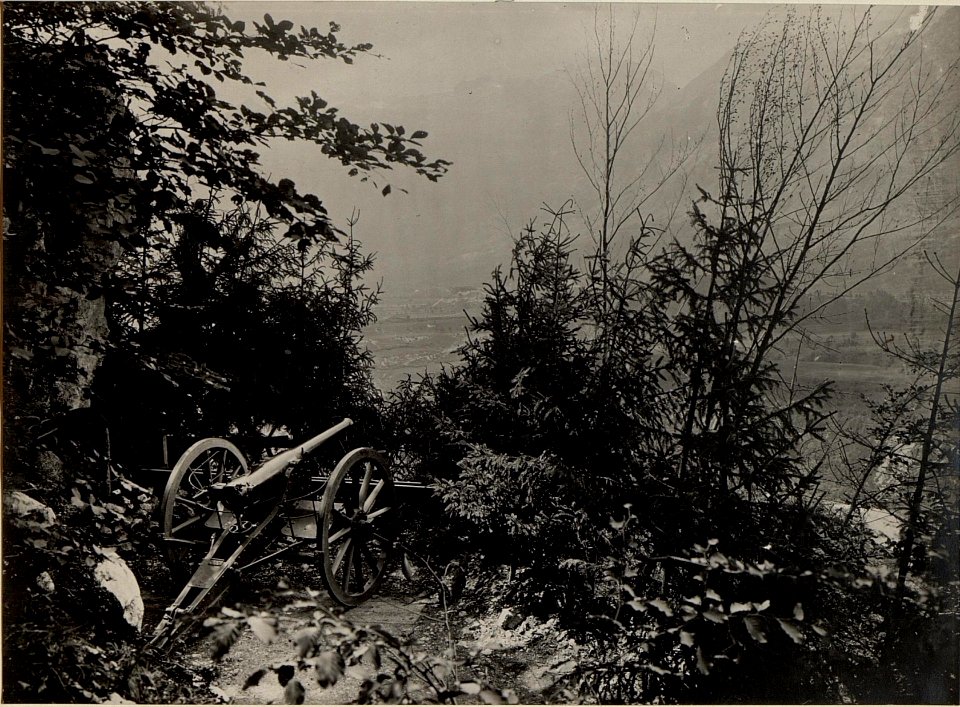 9 cm Positions Batterie MAROSSM 75 des Festungs Artille Regiments Nro. 2-14 am JAVORCEK.Aufgen.am 11.VIII. 1916. (BildID 15479410)