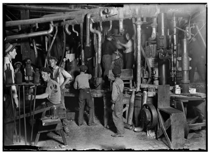 9 P.M. in an Indiana Glass Works, Aug., 1908. LOC nclc.05358