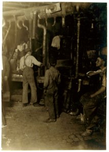 9 P.M. in an Indiana Glass Works, Aug., 1908. LOC nclc.01168