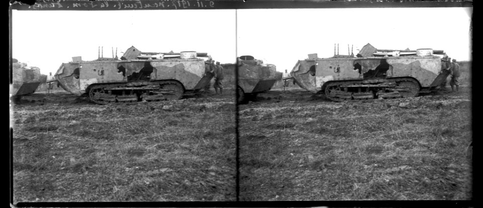 9-11-1917. Nanteuil la Fosse. Tanks - Fonds Berthelé - 49Fi1243