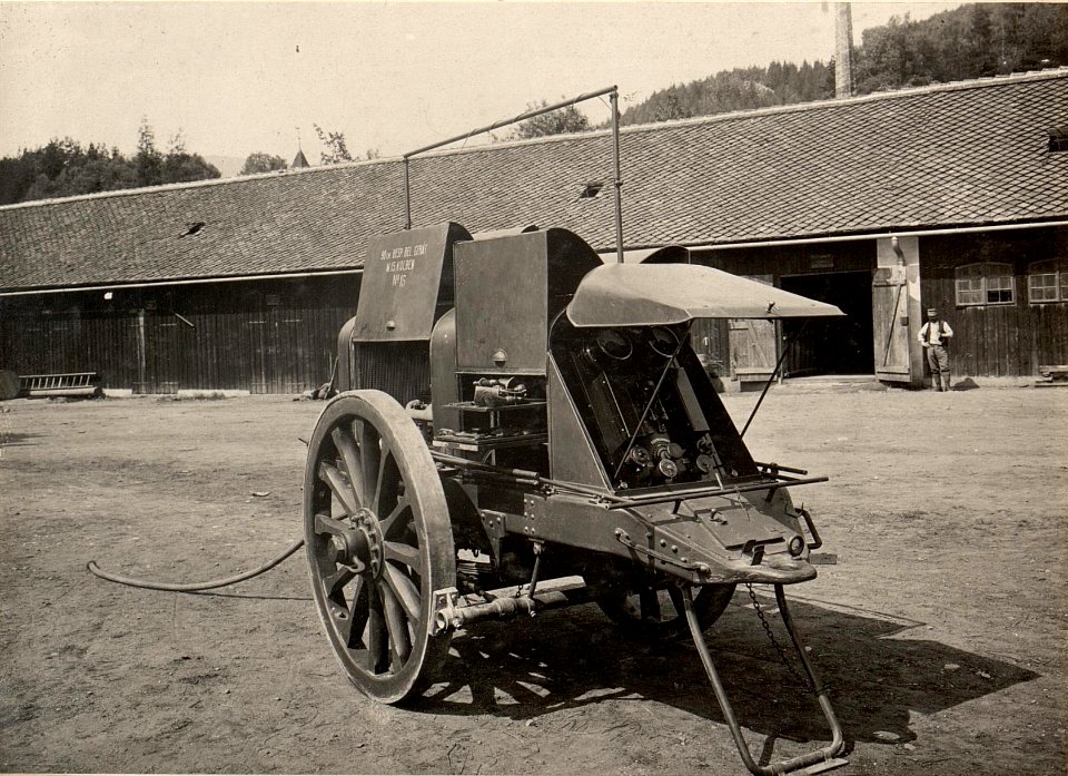 90 cm M.15 Scheinwerfer, Maschine Betriebsstellung (BildID 15472891)