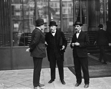 9-5-22, conseil des ministres, sortie de M. (Lucien) Dior - (photographie de presse) - (Agence Rol)