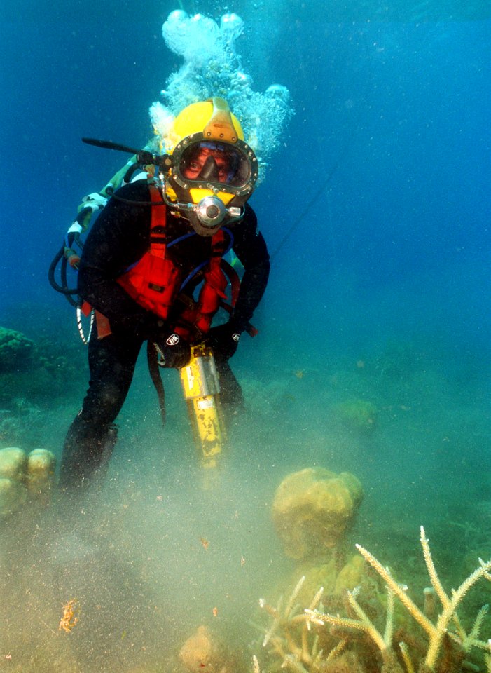 970216-N-3093M-002 Underwater Construction Training