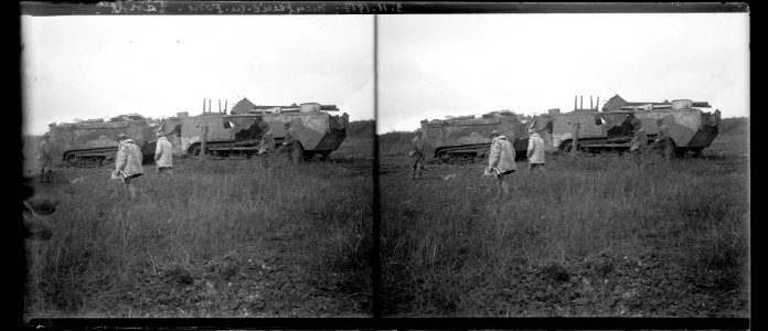 9-11-1917. Nanteuil la Fosse. Tanks - Fonds Berthelé - 49Fi1244