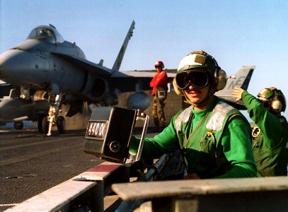 970407-N-2517W-001 F-A-18 Launch