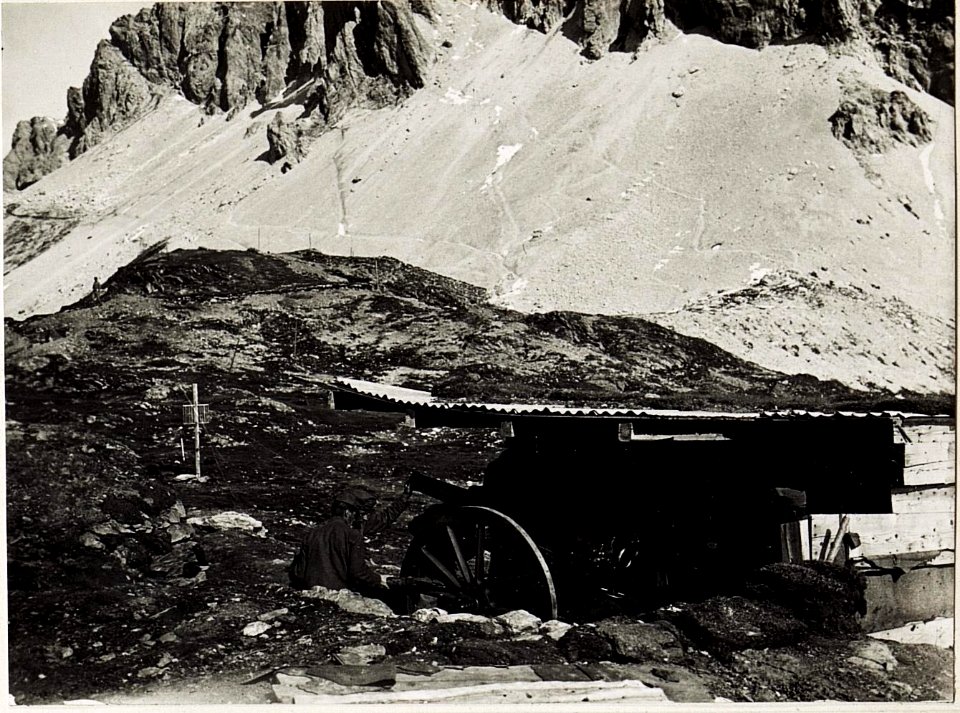9cm Feldgeschütz auf Filmoorhöhe. (BildID 15575914)