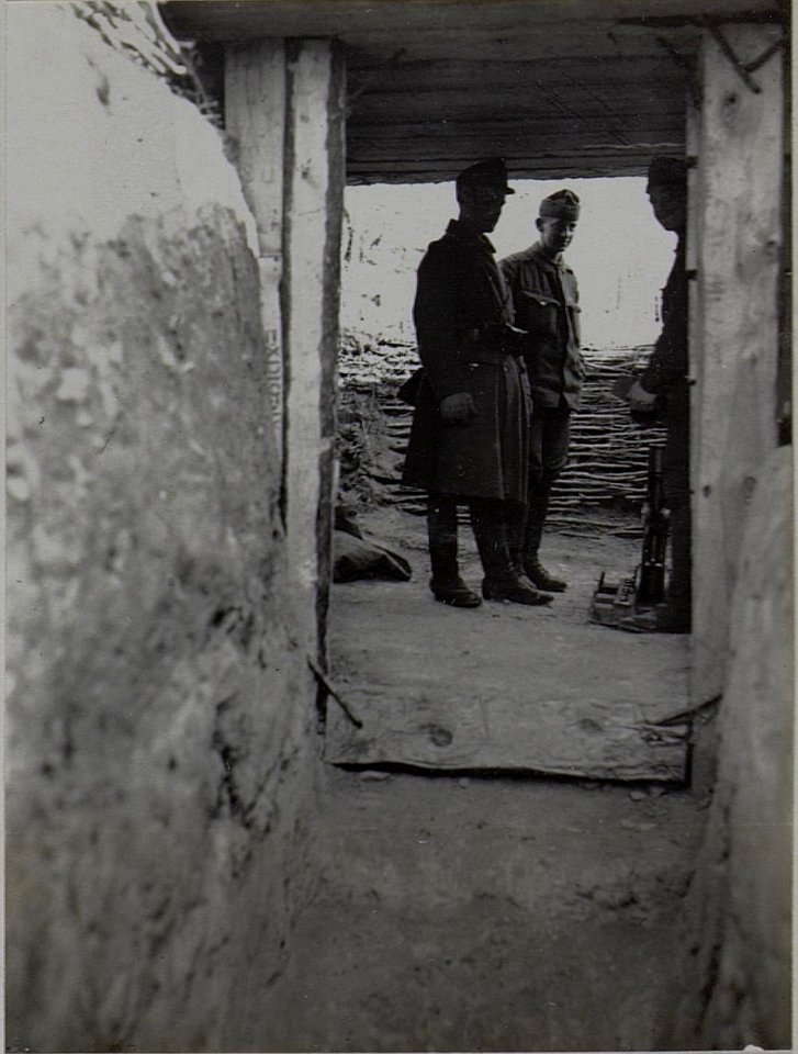 9cm mittlerer Minenwerfer in einer Stellung des Landwehrinfanterieregimentes 1 (BildID 15457200)