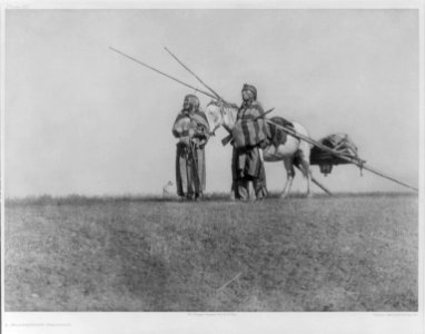 A Blackfoot travois (and 2 Blackfoot Indians) LCCN2007677021