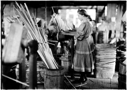 A basket factory. Girls making melon baskets. Evansville, Ind. - NARA - 523099 photo