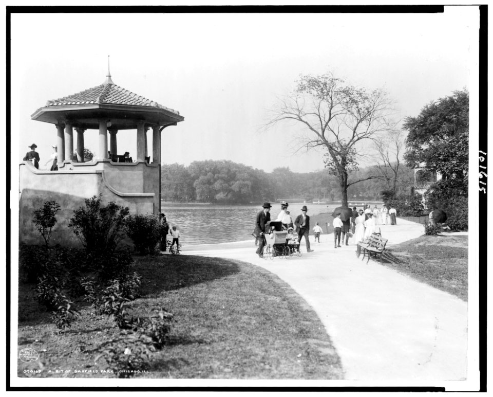 A Bit of Garfield Park, Chicago, Ill. LCCN90712945