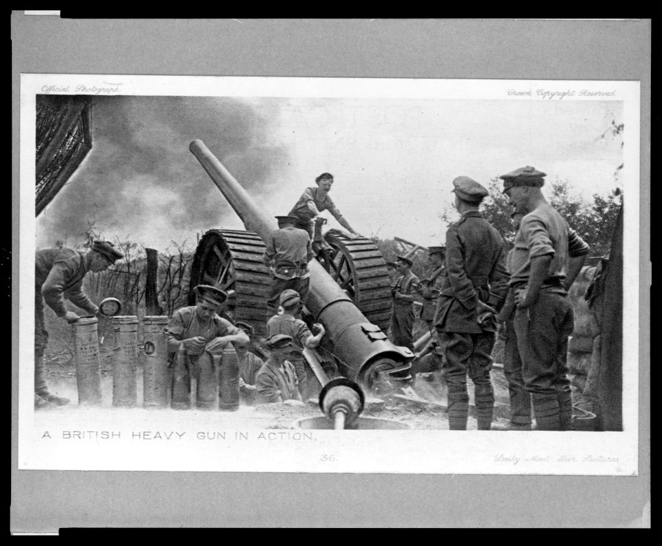 A British heavy gun in action LCCN2005697175