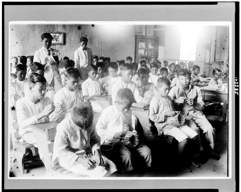 A Class in basketry at Mandane, Cebu, Philippine Islands LCCN91730331