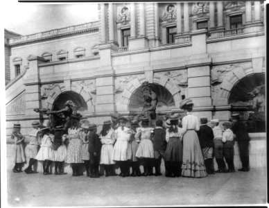 A class of the 2nd Division at the fountain in front of the Library of Congress LCCN2001702330