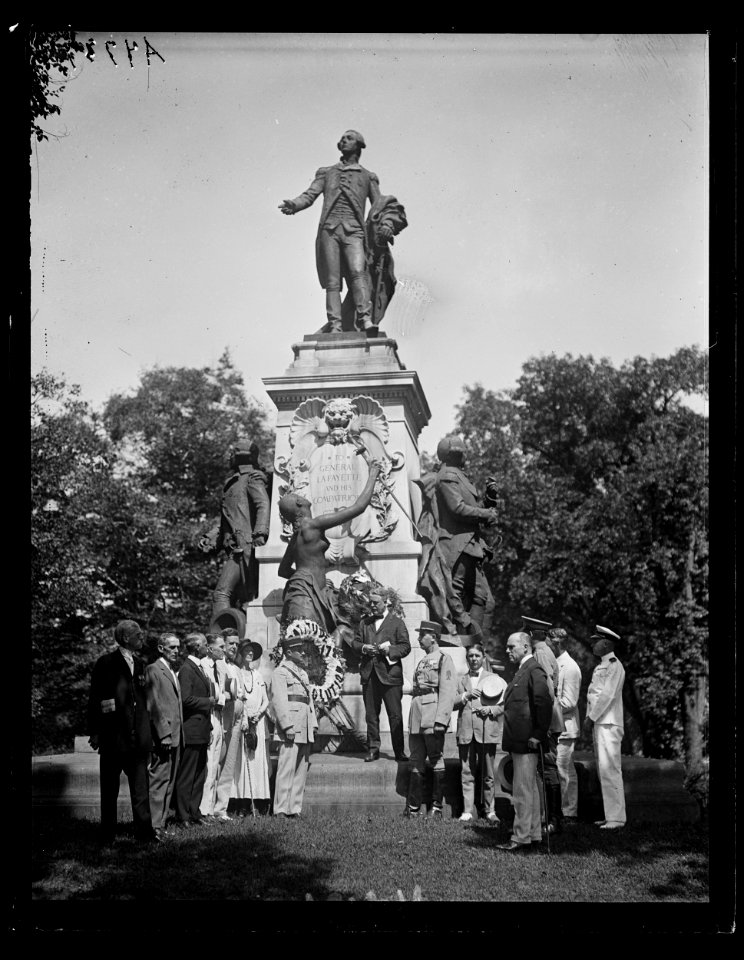 A committee of the Sons of the Revolution and others placing wreathes on statue of Lafayette at square named for him LCCN2016891655