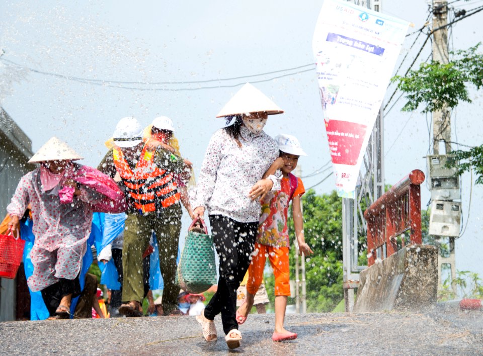 A commune level disaster response drill (27775541451)