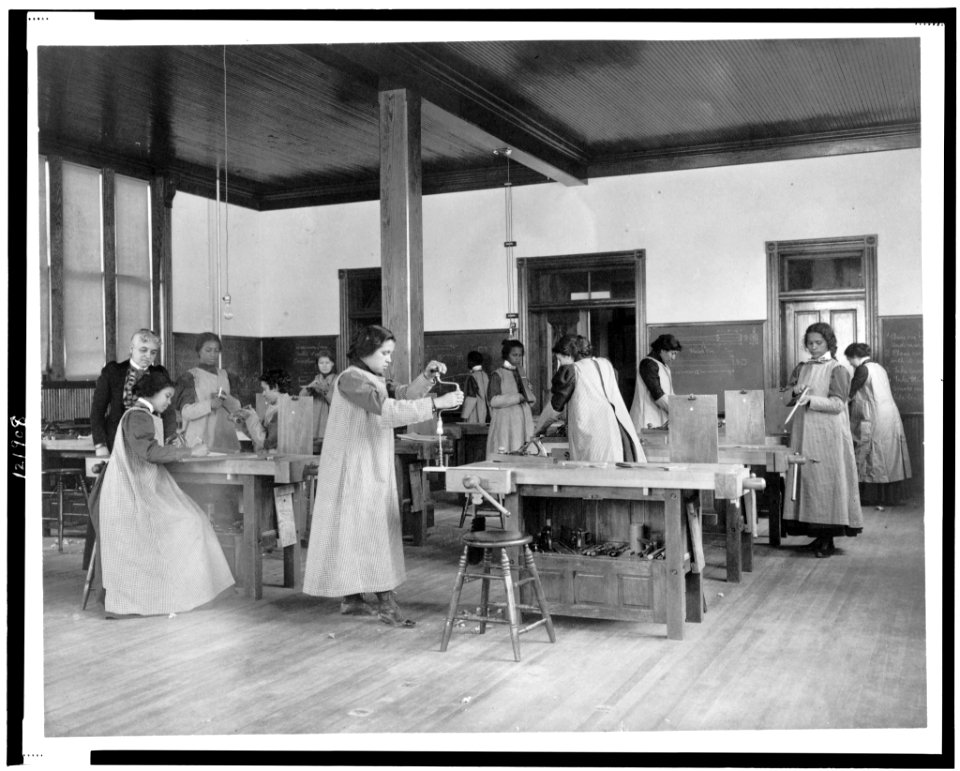 A class in sloyd (woodworking) LCCN98518686