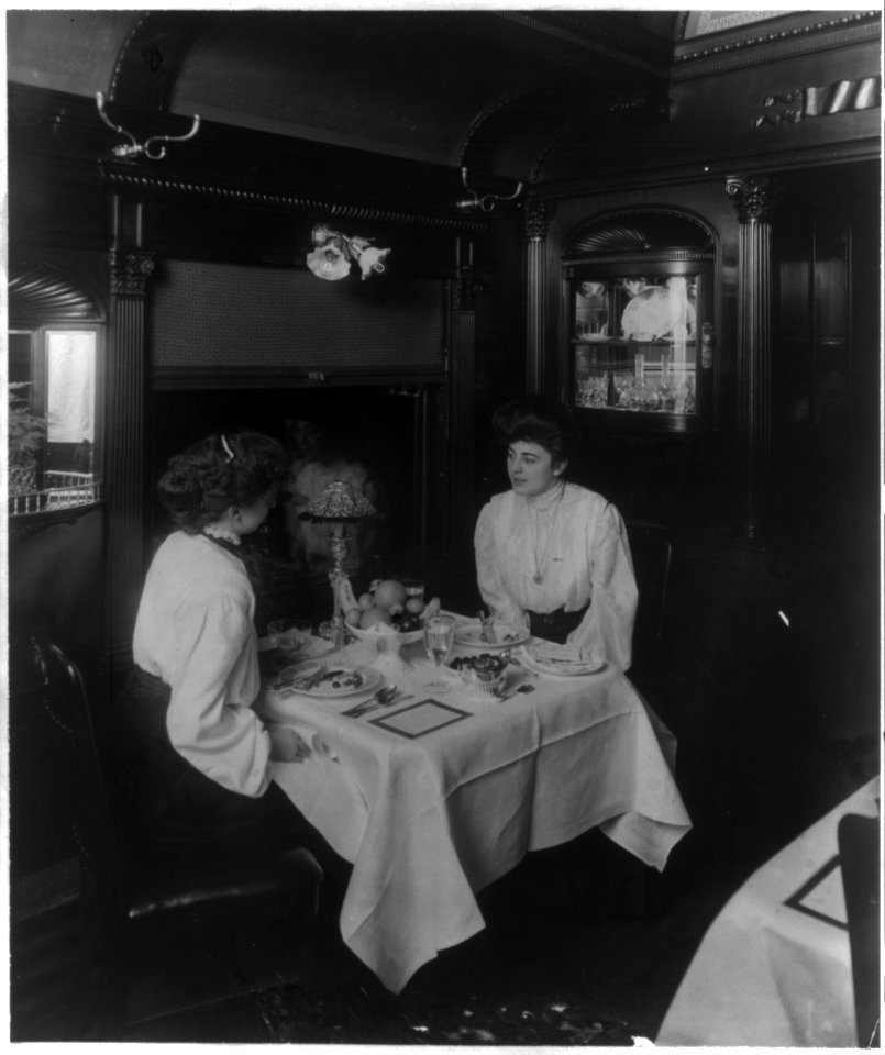 A corner of the Harvey dining car LCCN2012649433