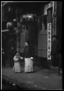 A family from the Consulate, Chinatown, San Francisco LOC agc.7a55008