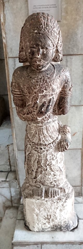 A Figure of Noblewoman Statue 311