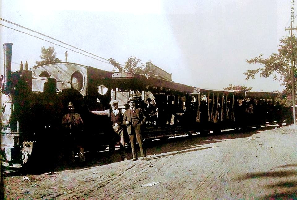 Archivo Histórico de la Provincia de Tucumán - Tranvía rural a un pequeño tren a vapor con vagones abiertos
