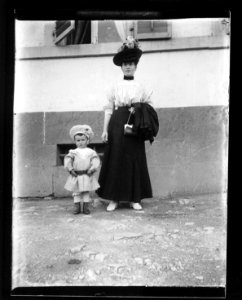 ArCJ - 1 femme, 1 enfant - 137 J 1010 a