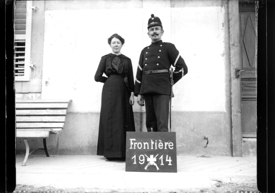 ArCJ - 1 femme, 1 homme - 137 J 2792 a