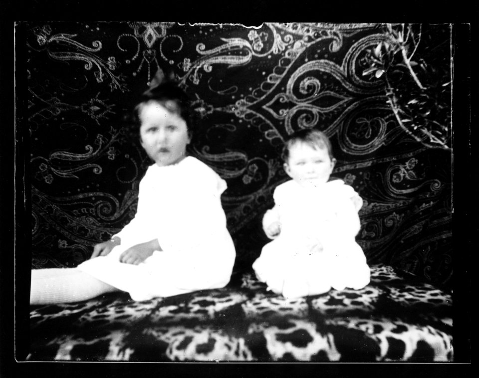ArCJ - 2 enfants - 137 J 1625 a