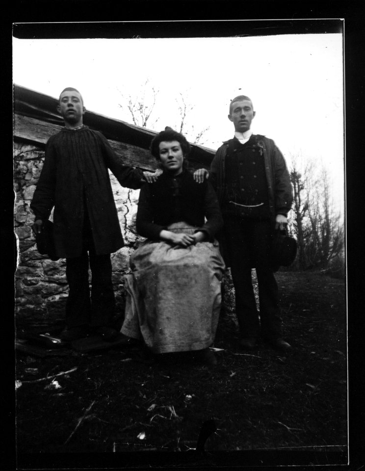 ArCJ - 1 femme, 2 hommes - 137 J 1375 a
